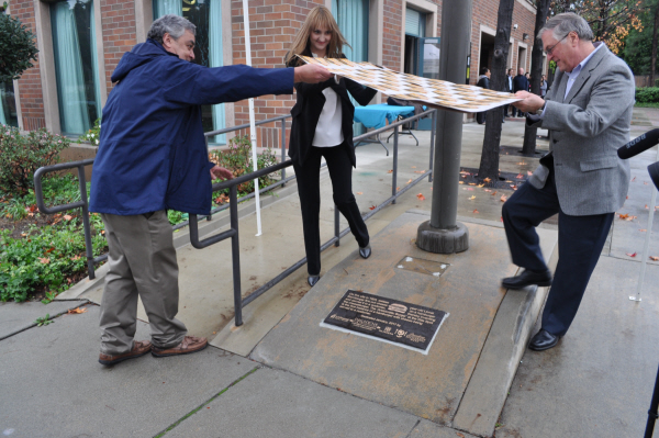Cheeseburger Plaque unveiling at La Financial Credit Union